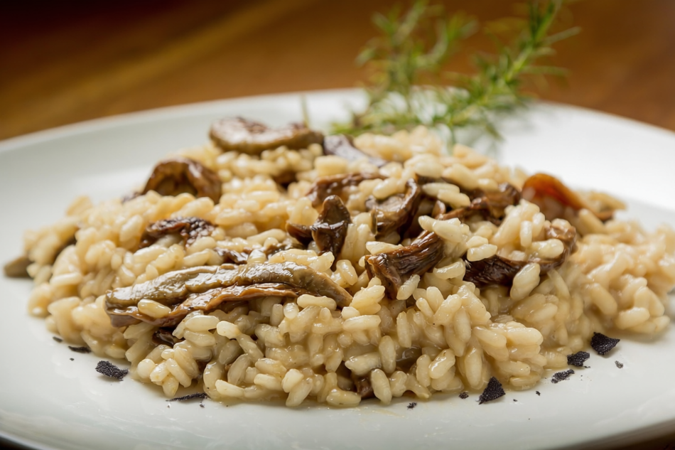 Truffes et riz : l'art du risotto aux cèpes et copeaux de truffe noire